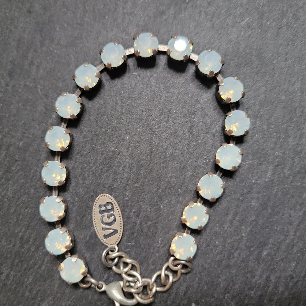 VGB Iridescent White Faux Opal Glass Link Bracelet Size 7 Cottagecore Y2K